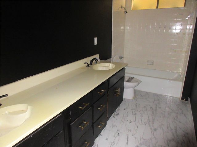 302 Cardinal Creek Drive, Duncanville, TX 75137