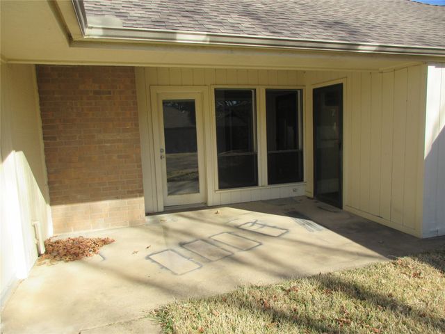 302 Cardinal Creek Drive, Duncanville, TX 75137