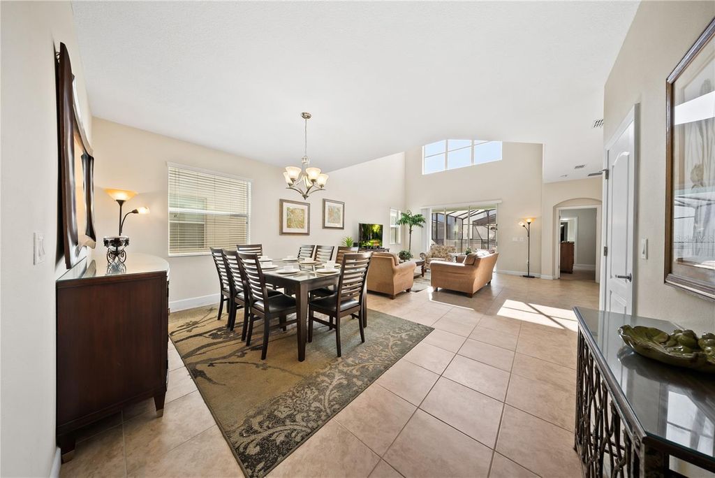 Image 13 of property listing at 8960 BISMARCK PALM RD, Kissimmee, FL 34747