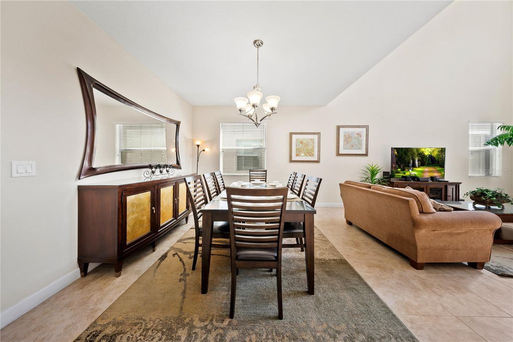 Image 14 of property listing at 8960 BISMARCK PALM RD, Kissimmee, FL 34747