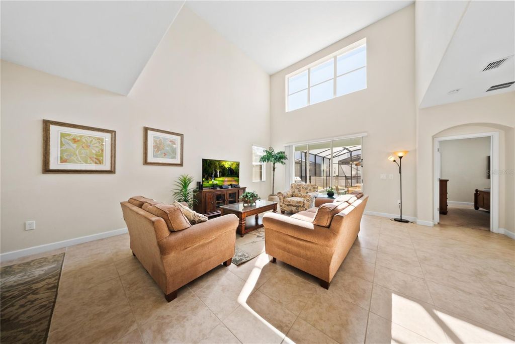 Image 16 of property listing at 8960 BISMARCK PALM RD, Kissimmee, FL 34747