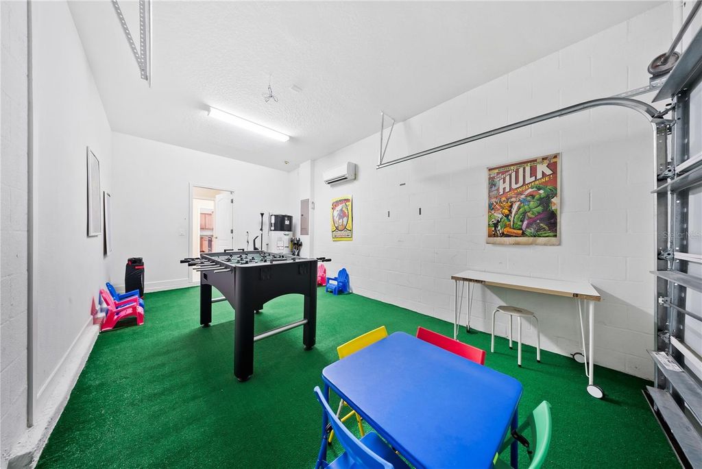 Image 28 of property listing at 8960 BISMARCK PALM RD, Kissimmee, FL 34747