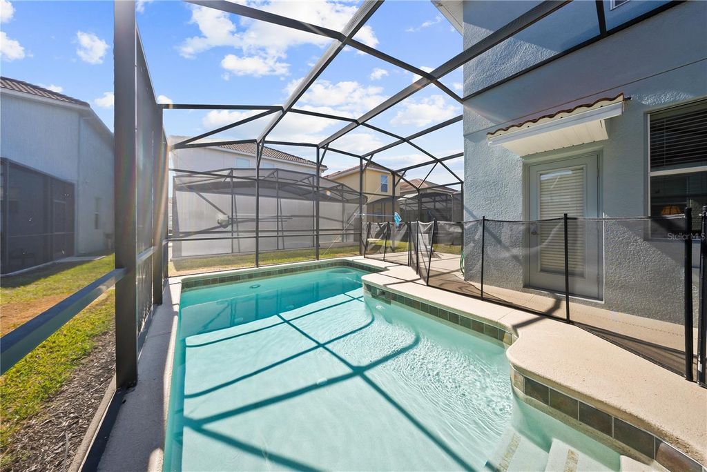 Image 33 of property listing at 8960 BISMARCK PALM RD, Kissimmee, FL 34747