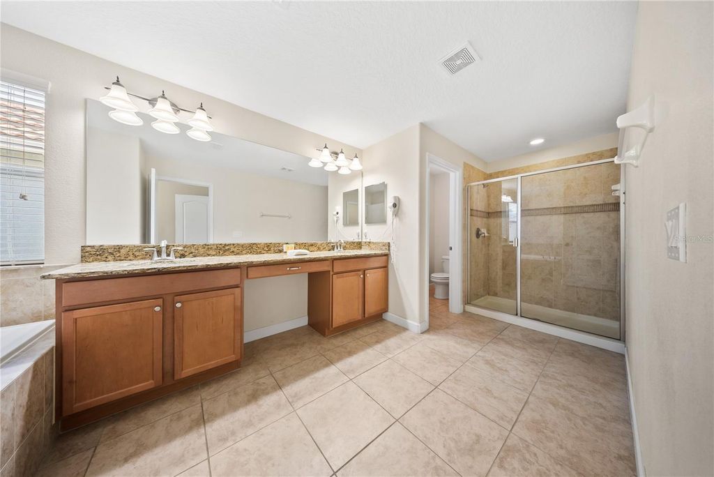 Image 36 of property listing at 8960 BISMARCK PALM RD, Kissimmee, FL 34747
