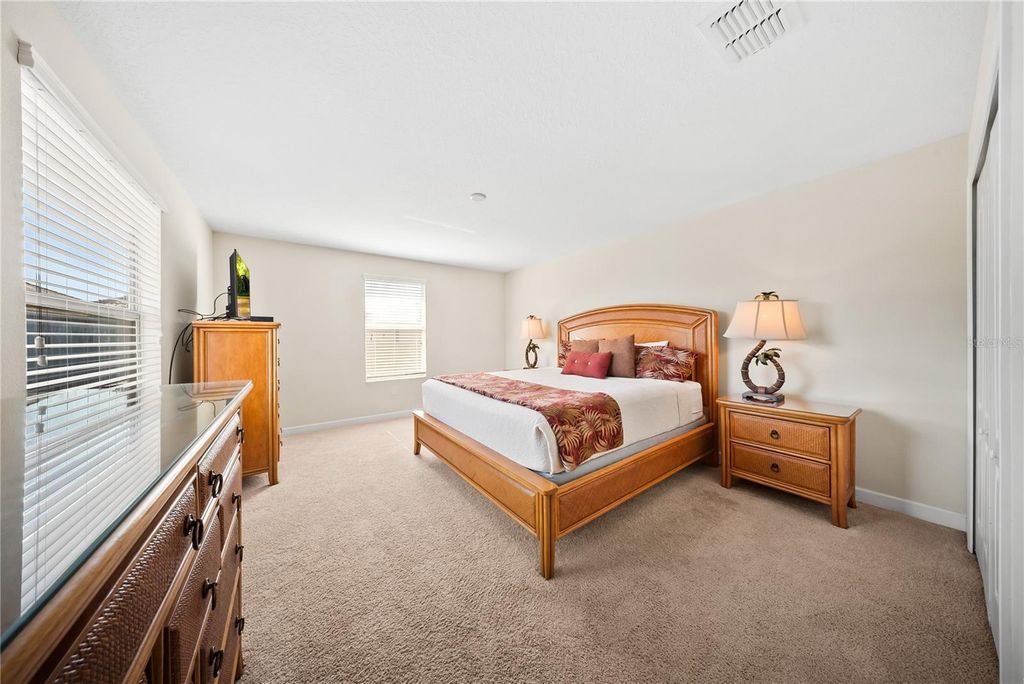 Image 43 of property listing at 8960 BISMARCK PALM RD, Kissimmee, FL 34747