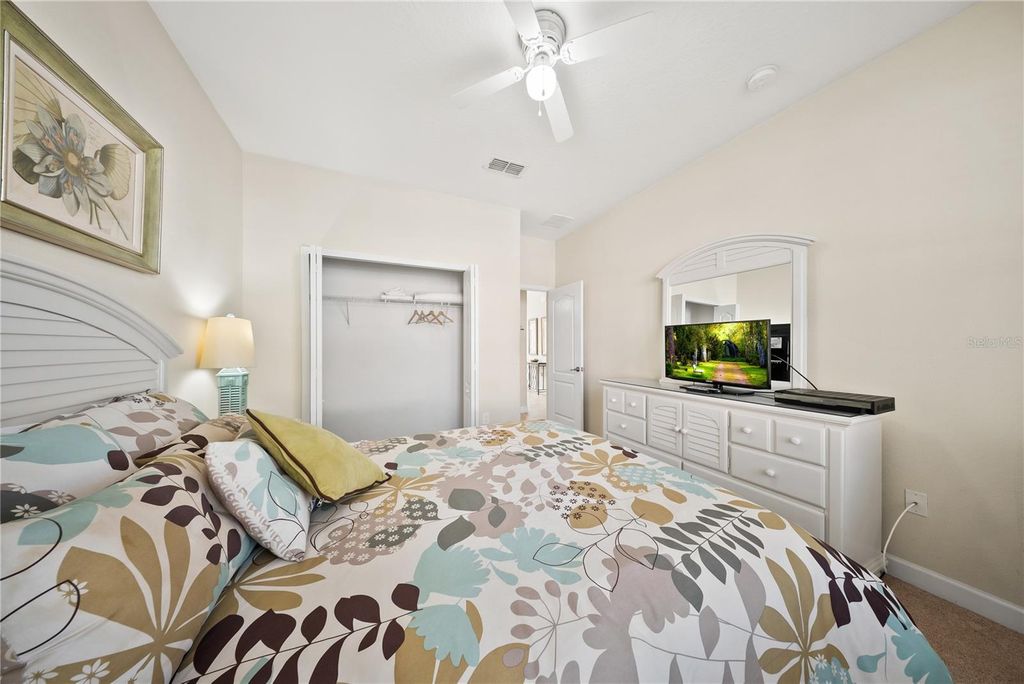 Image 9 of property listing at 8960 BISMARCK PALM RD, Kissimmee, FL 34747