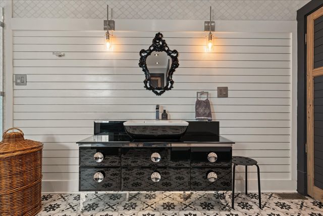 207 Main St, E, Wartrace, TN 37183