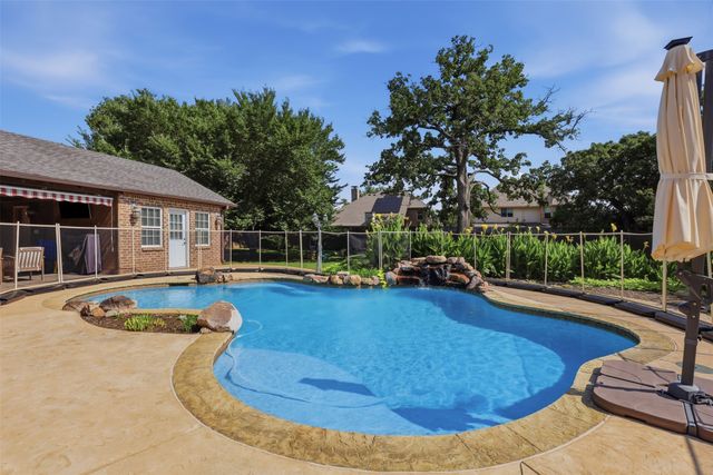 109 Palomino, Shady Shores, TX 76208