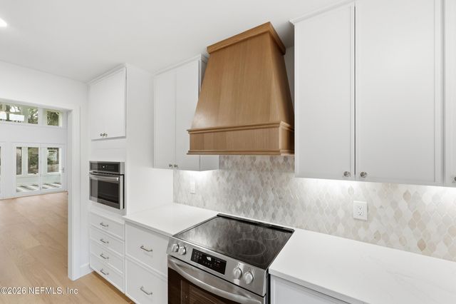 10126 W COURTYARDS Place, Jacksonville, FL 32256