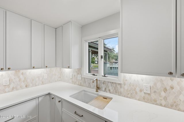 10126 W COURTYARDS Place, Jacksonville, FL 32256