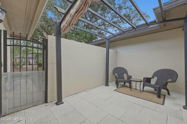 10126 W COURTYARDS Place, Jacksonville, FL 32256