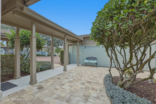 10126 W COURTYARDS Place, Jacksonville, FL 32256