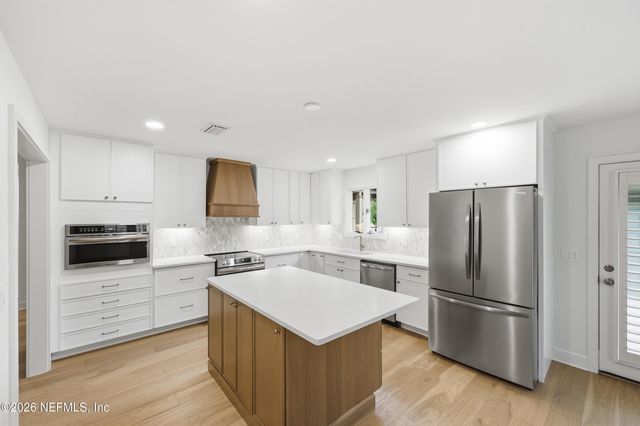 10126 W COURTYARDS Place, Jacksonville, FL 32256