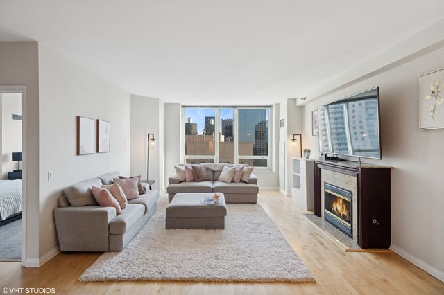 33 W Ontario Street 40D, Chicago, IL 60654