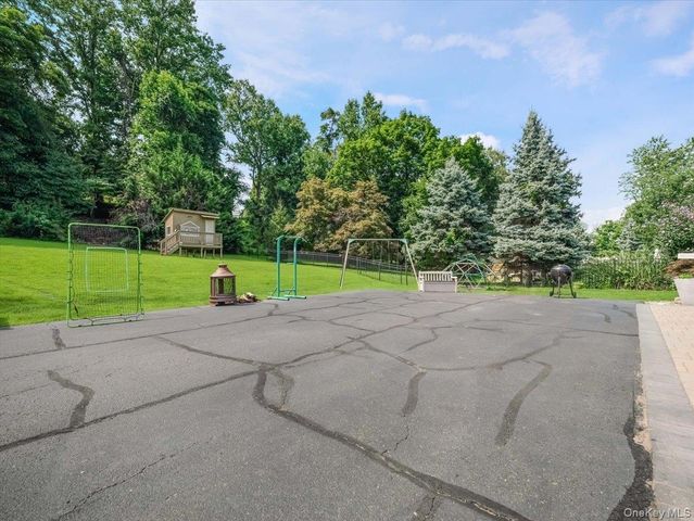 11 Viohl Way, Garnerville, NY 10923