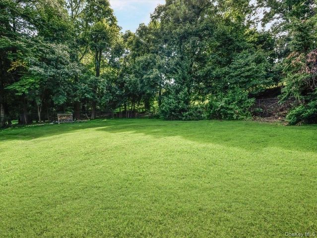 11 Viohl Way, Garnerville, NY 10923