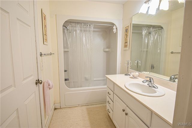 6905 Clements Foley Rd, Northport, AL 35473