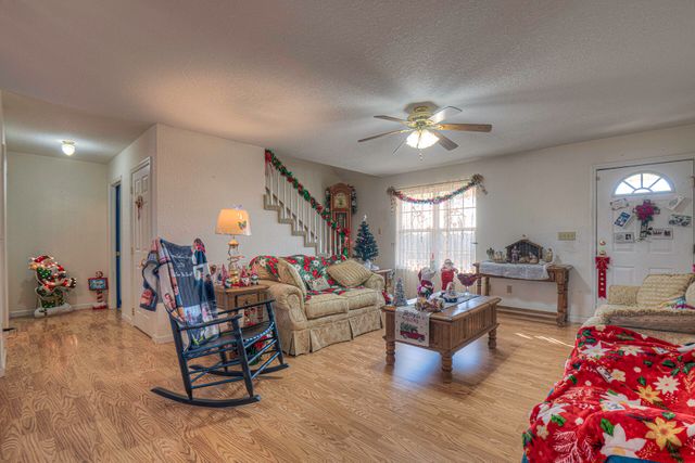 80 Ivey Road, Trenton, GA 30752