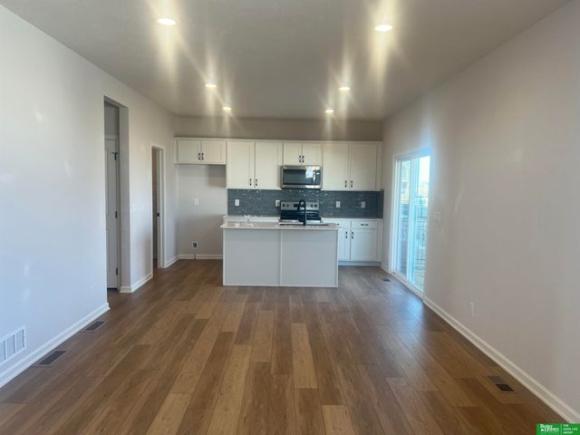 17604 Willit Street, Bennington, NE 68007