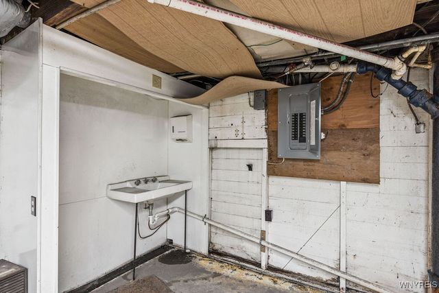 640 Park Place, Niagara Falls, NY 14301