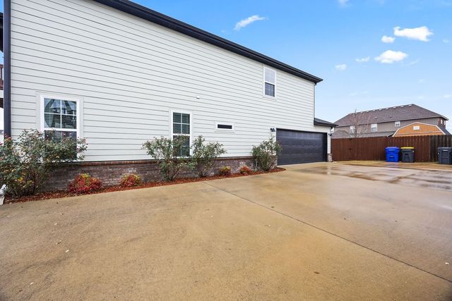 1721 Whitney Lane, Rogers, AR 72758