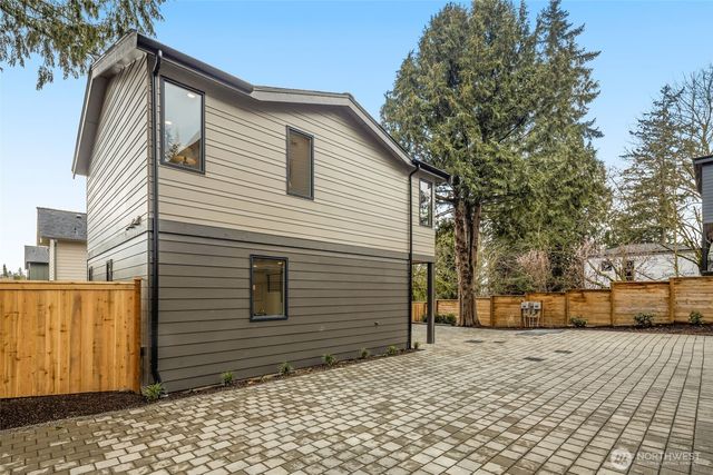 11413 NE 91st Street, Kirkland, WA 98033