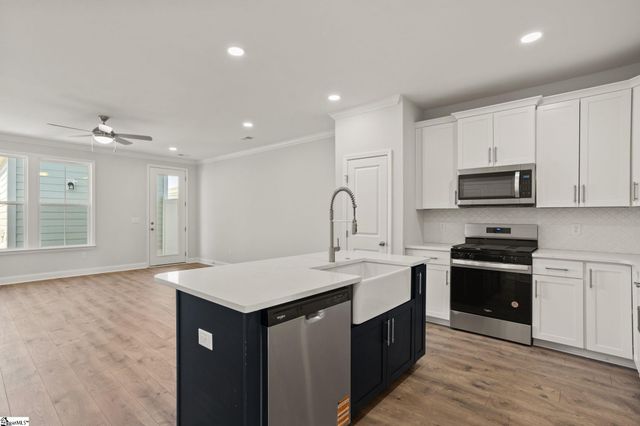 220 Lake Greenwood Boulevard, Greenwood, SC 29649