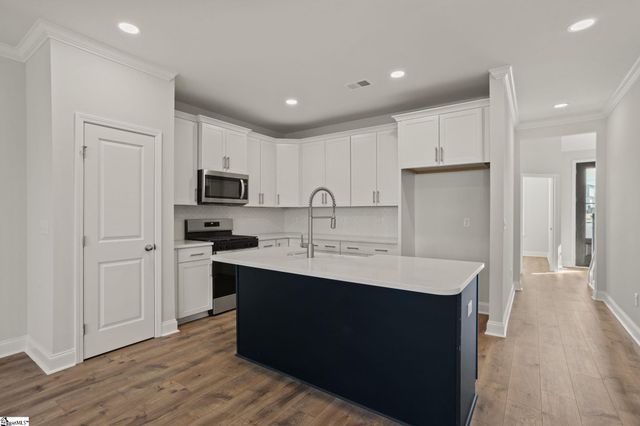 220 Lake Greenwood Boulevard, Greenwood, SC 29649