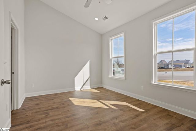 220 Lake Greenwood Boulevard, Greenwood, SC 29649