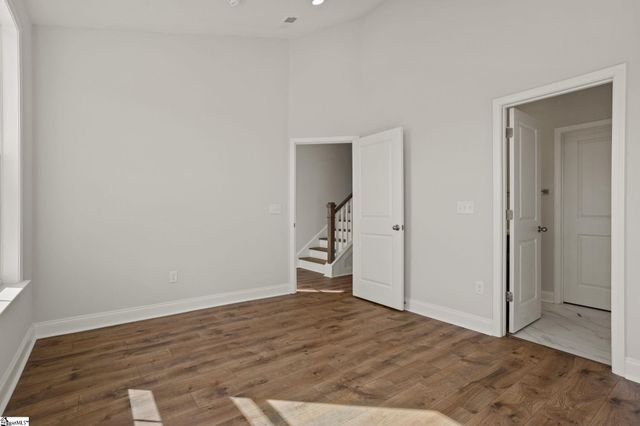 220 Lake Greenwood Boulevard, Greenwood, SC 29649