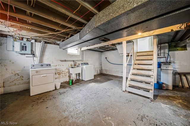 15904 Claridon Troy Road, Burton, OH 44021