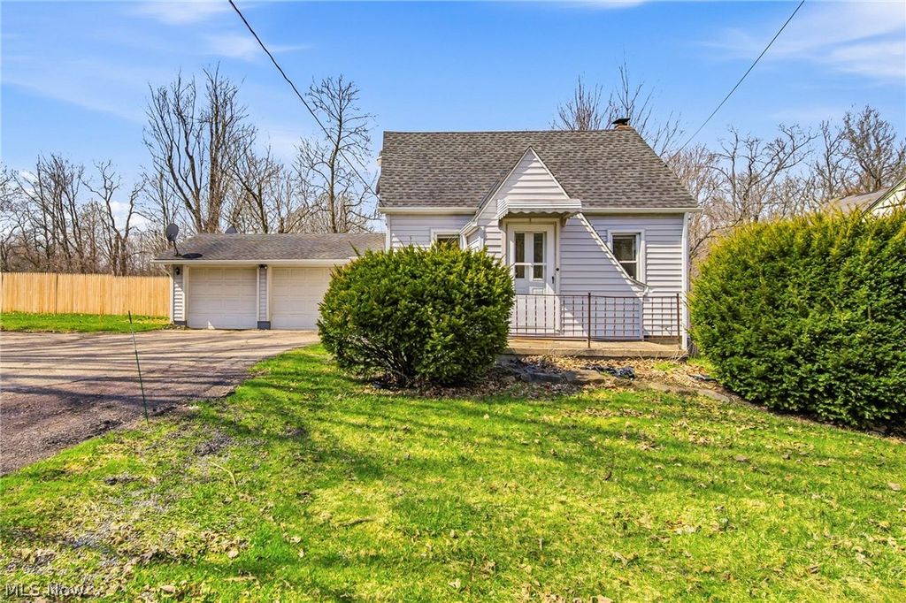 15904 Claridon Troy Road, Burton, OH 44021