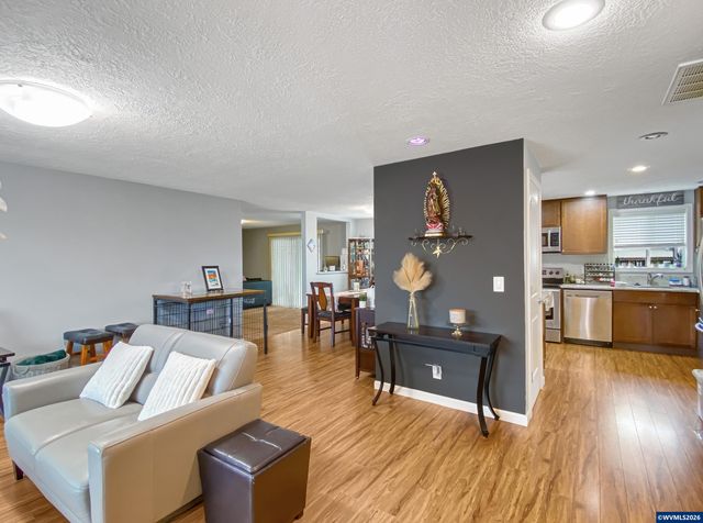 4912 Settlers Dr NE, Salem, OR 97305