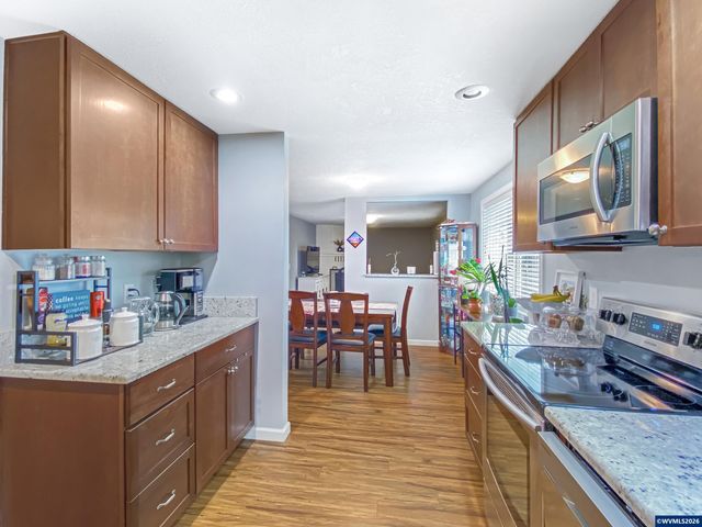 4912 Settlers Dr NE, Salem, OR 97305