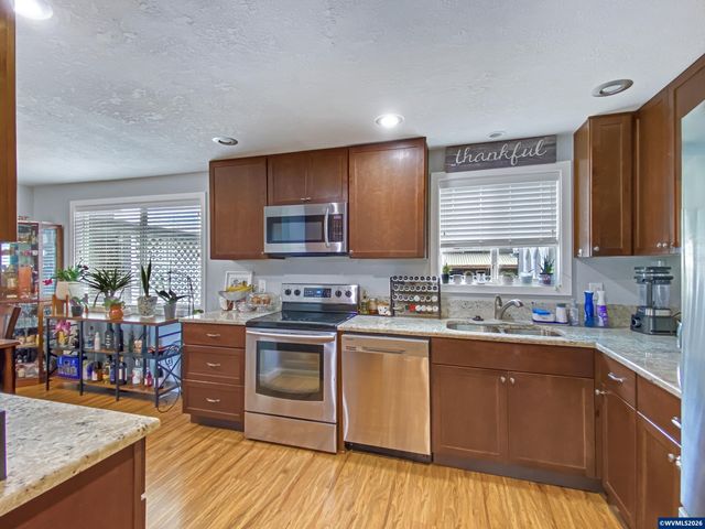 4912 Settlers Dr NE, Salem, OR 97305