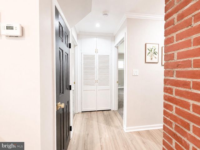 27 RIVER LN, Levittown, PA 19055