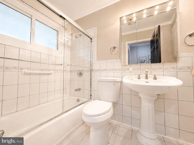 27 RIVER LN, Levittown, PA 19055