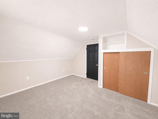 27 RIVER LN, Levittown, PA 19055