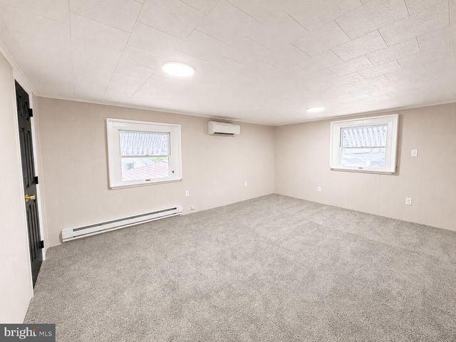27 RIVER LN, Levittown, PA 19055
