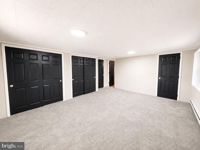 27 RIVER LN, Levittown, PA 19055