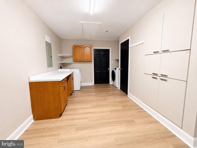 27 RIVER LN, Levittown, PA 19055