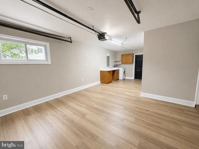27 RIVER LN, Levittown, PA 19055