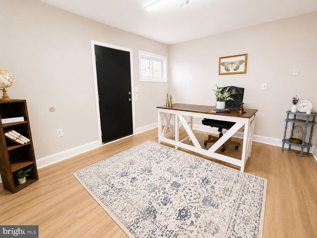27 RIVER LN, Levittown, PA 19055