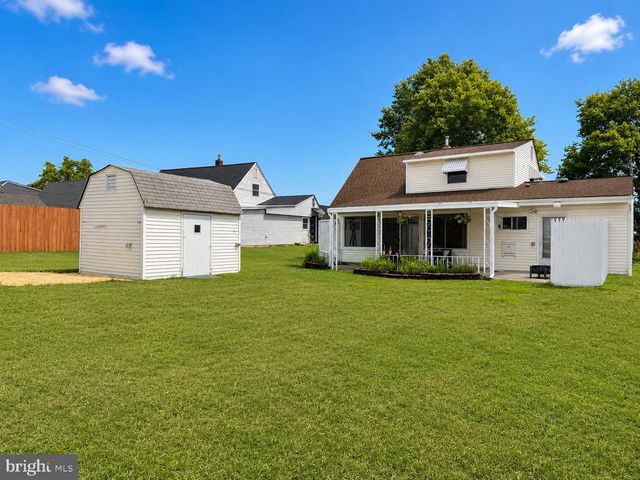 27 RIVER LN, Levittown, PA 19055