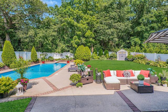 12 Rachel Avenue, Commack, NY 11725