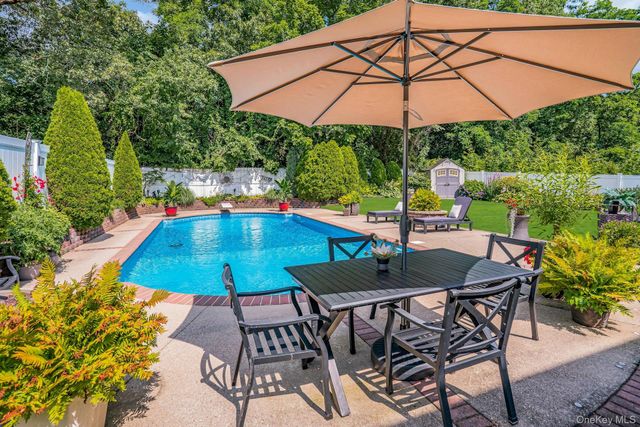 12 Rachel Avenue, Commack, NY 11725