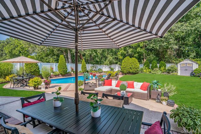 12 Rachel Avenue, Commack, NY 11725