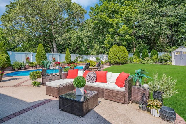 12 Rachel Avenue, Commack, NY 11725