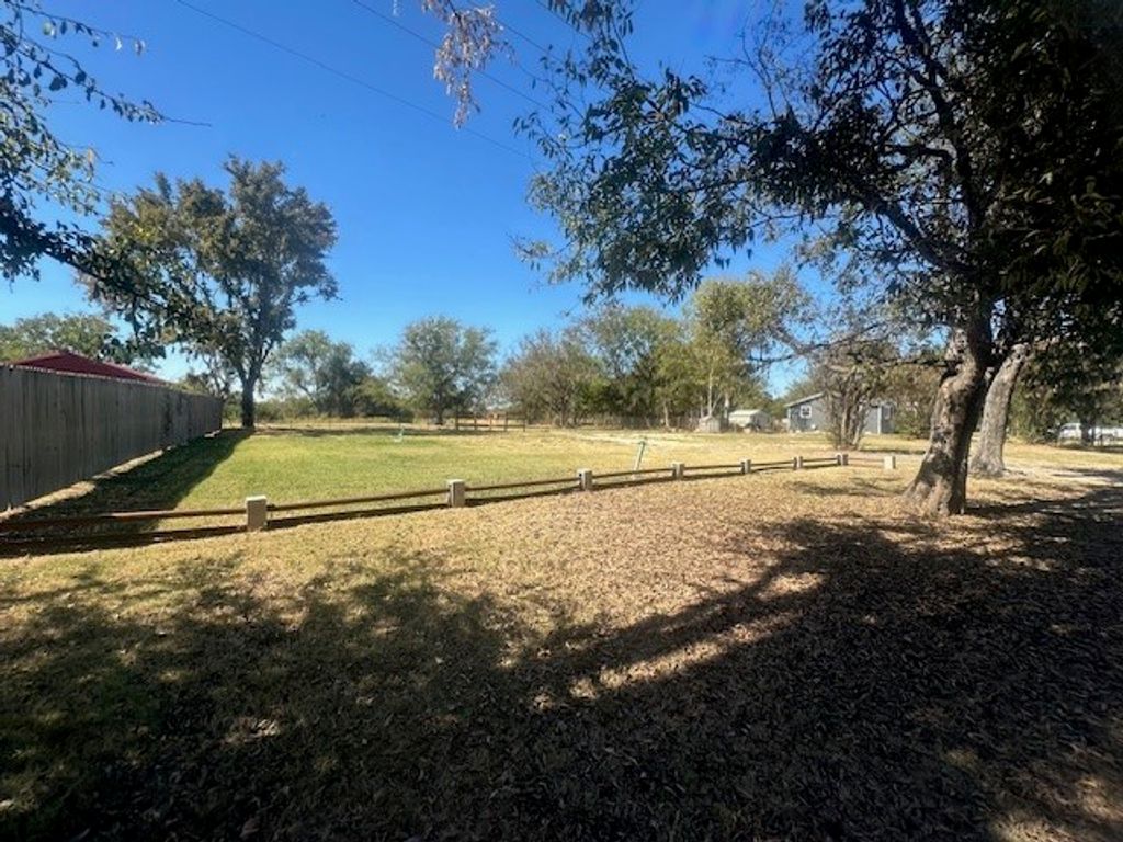 2611 Jones Drive, Tool, TX 75143