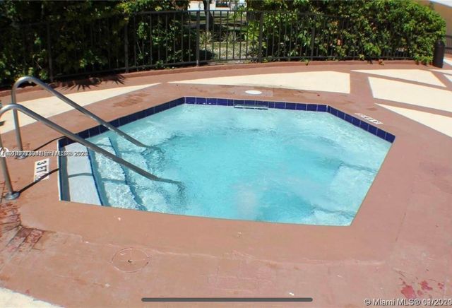 17011 N Bay Road 1005, Sunny Isles Beach, FL 33160